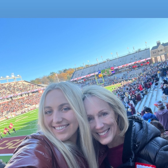 Meet your Posher, Cynthia - Picture 1 of 1